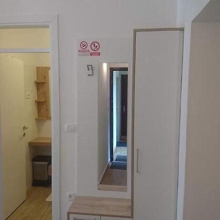 App Centar Apartment Новиград Екстериор снимка